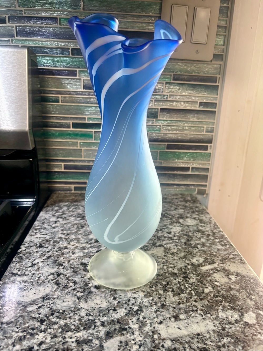 Mid-century Murano hand blown blue & white ruffle top vase - Picture 2 of 12